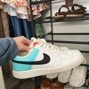 WOMENS NIKE size 7 good condition